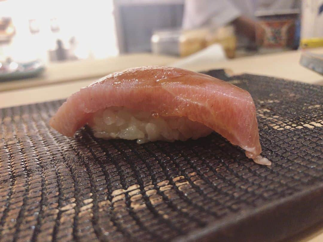 のインスタグラム：「お仕事終わって江戸前ずし。 幸せだ〜✨お腹いっぱいです。 よーし！配信頑張れる！(^^)  #江戸前すし」