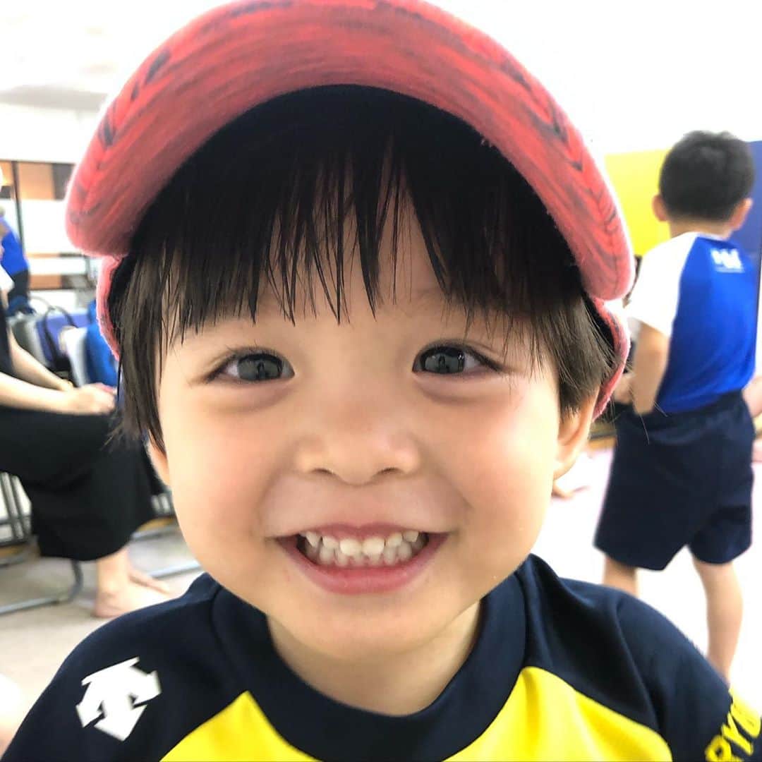 中岡由佳さんのインスタグラム写真 - (中岡由佳Instagram)「体操教室でママの帽子を被りその上に自分の帽子を乗せて、大笑い🤣その笑顔に癒された🤍」8月30日 19時14分 - yuka_nakaoka