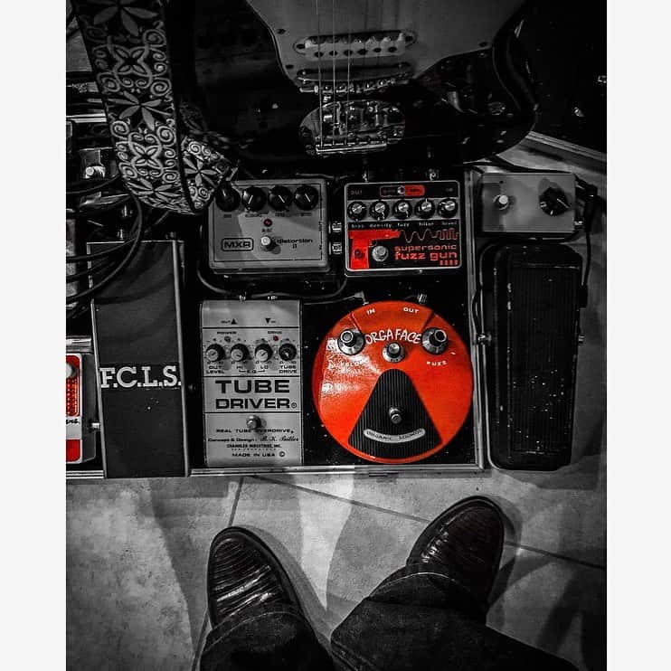 KCEEのインスタグラム：「Thank you organic-sounds!! Fuckin' Pedals for blues kids. @organicsounds_custompedals」