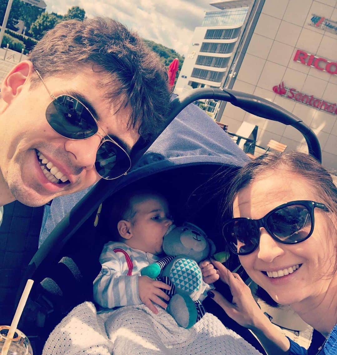 ヤクブ・ディヤスのインスタグラム：「Family Time 👨‍👩‍👦😍  #familytime #sunnyday #sunday #rest」