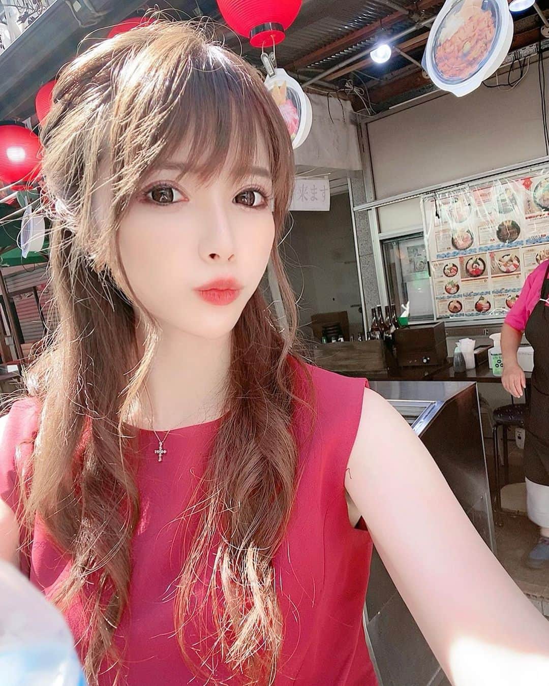 優月美羽さんのインスタグラム写真 - (優月美羽Instagram)「築地でご飯🍣 海鮮全然食べてなくて久々すぎた😆💓美味しすぎたーーー！ 大トロ･中トロ･ウニ･タラバ にしたよ❤  今度はお寿司食べたい❤  #築地グルメ #築地ランチ #築地海鮮丼 #築地食べ歩き #築地市場 #お寿司 #海鮮丼ランチ #海鮮好き #築地で海鮮丼」8月30日 19時34分 - miu.yuzuki