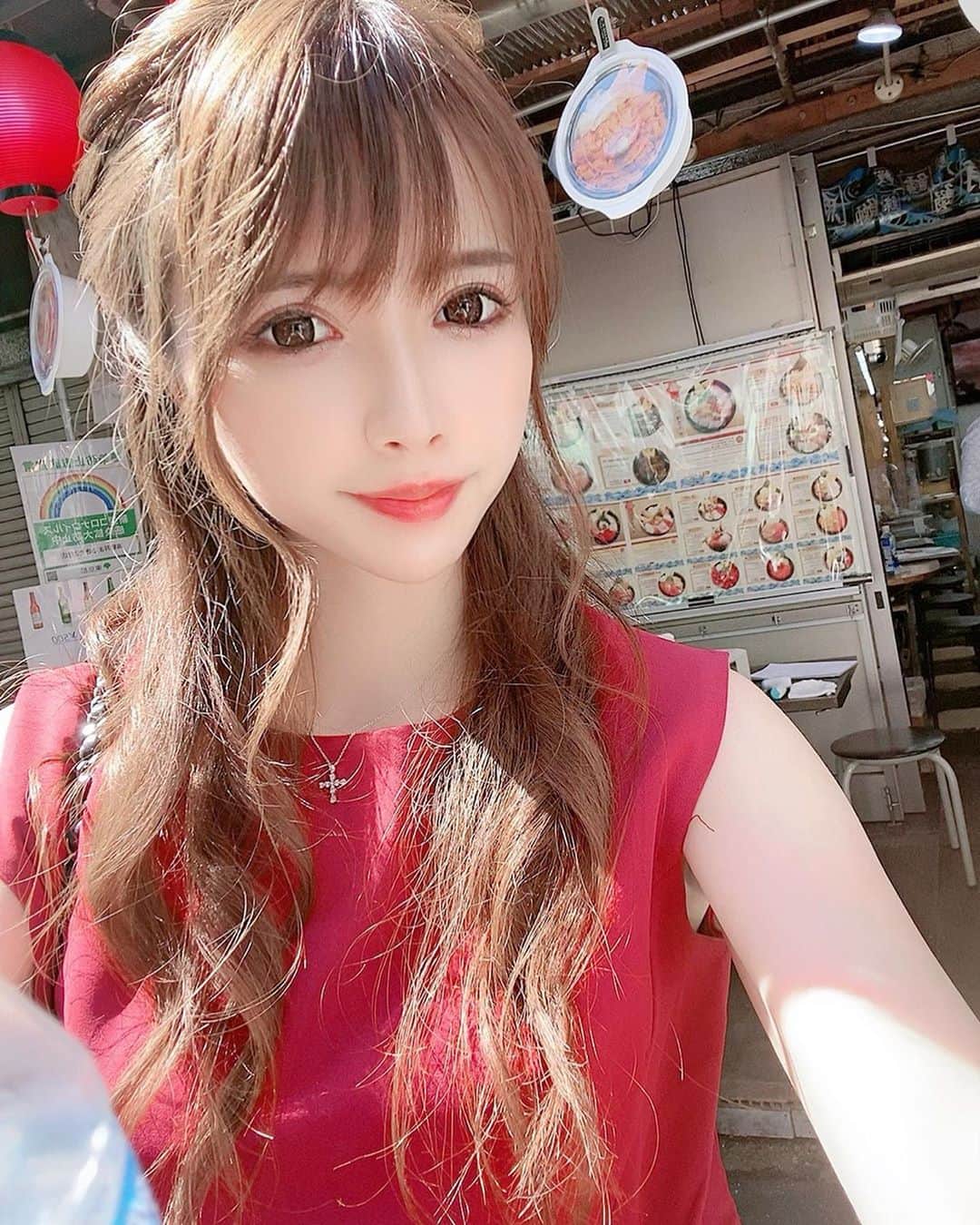 優月美羽さんのインスタグラム写真 - (優月美羽Instagram)「築地でご飯🍣 海鮮全然食べてなくて久々すぎた😆💓美味しすぎたーーー！ 大トロ･中トロ･ウニ･タラバ にしたよ❤  今度はお寿司食べたい❤  #築地グルメ #築地ランチ #築地海鮮丼 #築地食べ歩き #築地市場 #お寿司 #海鮮丼ランチ #海鮮好き #築地で海鮮丼」8月30日 19時34分 - miu.yuzuki