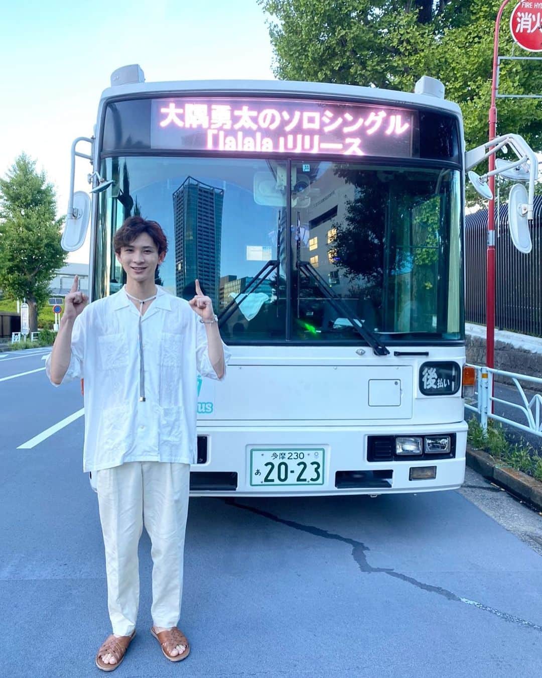 大隅勇太のインスタグラム：「みんなの渋谷原宿をバスで歌いながらお邪魔しました😄🚌 すごい経験…笑 ありがとうございました lalala 大隅勇太 9月29日 ですー！！！」