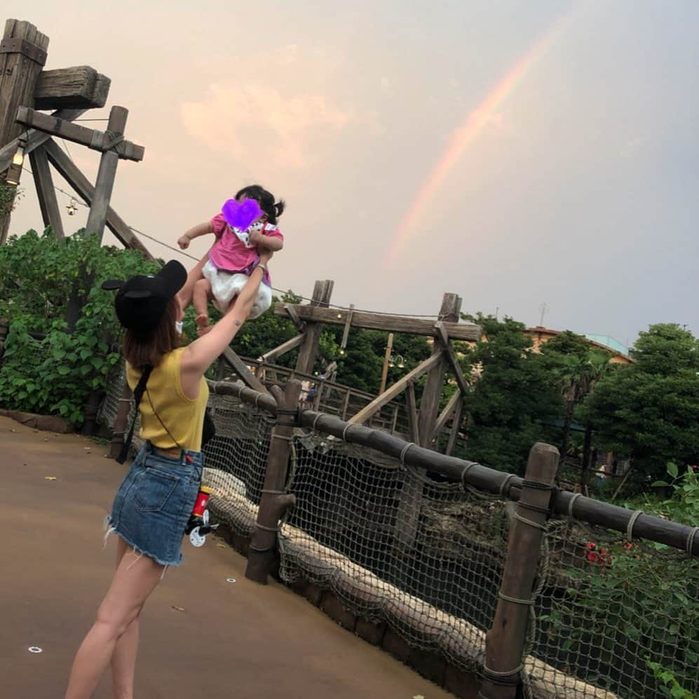 森川彩香さんのインスタグラム写真 - (森川彩香Instagram)「久しぶりのディズニー♡ 娘のデイジーコス可愛い((o(｡･ω･｡)o)) 虹も見れてハッピーでした🌈🌈」8月30日 19時44分 - morikawa_ayaka