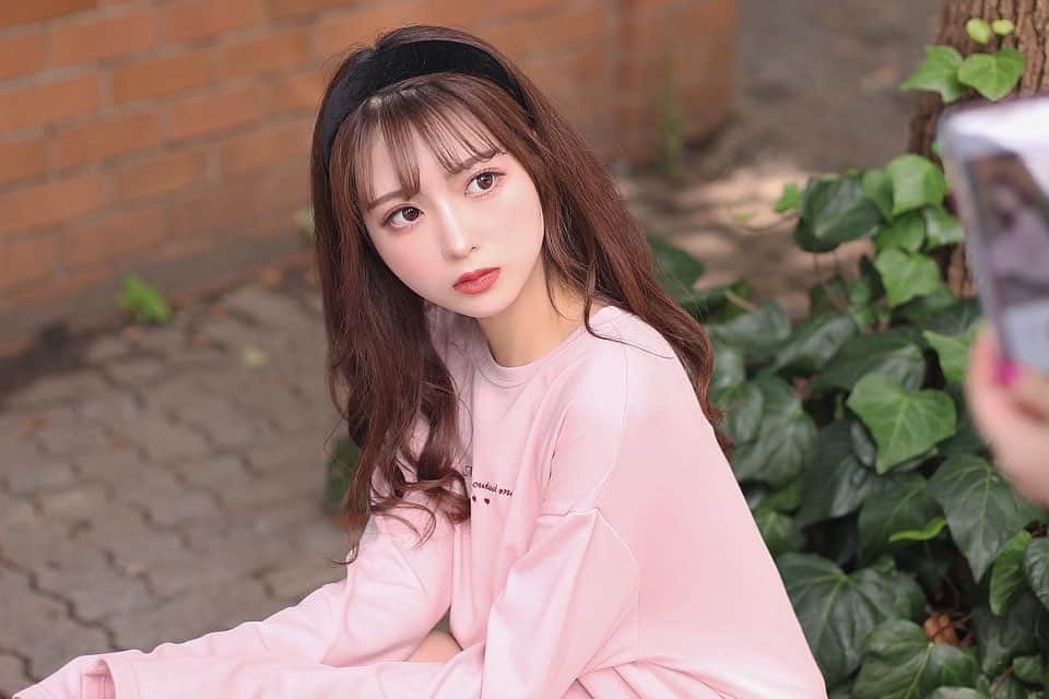 中山恵美生さんのインスタグラム写真 - (中山恵美生Instagram)「﻿ 写真チェック真剣🙂笑﻿ ﻿ 最近のメイクについて﻿ ハイライト作ったから見てね♡﻿ ﻿ もともとデパコスがあんまり﻿ お肌に合わない事が多くて、﻿ プチプラコスメを沢山使ってます🙂🎀﻿ ﻿ あとついにカラコンを変えました💕﻿ ﻿ 参考になったら嬉しいです💋  #mmeeme #meme #エムミーエメ #エムエメ」8月30日 19時48分 - emiu0624