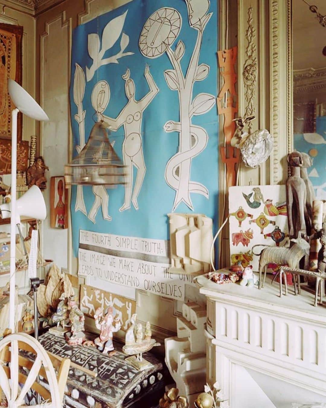 Meganさんのインスタグラム写真 - (MeganInstagram)「The artistic living room of architect Yona Friedman, Paris, 2003 via 〰 @savedny ✨  . . . . #yonafriedman #architecture #interiordesign #theworldofinteriors #homedecor」8月30日 20時11分 - zanzan_domus