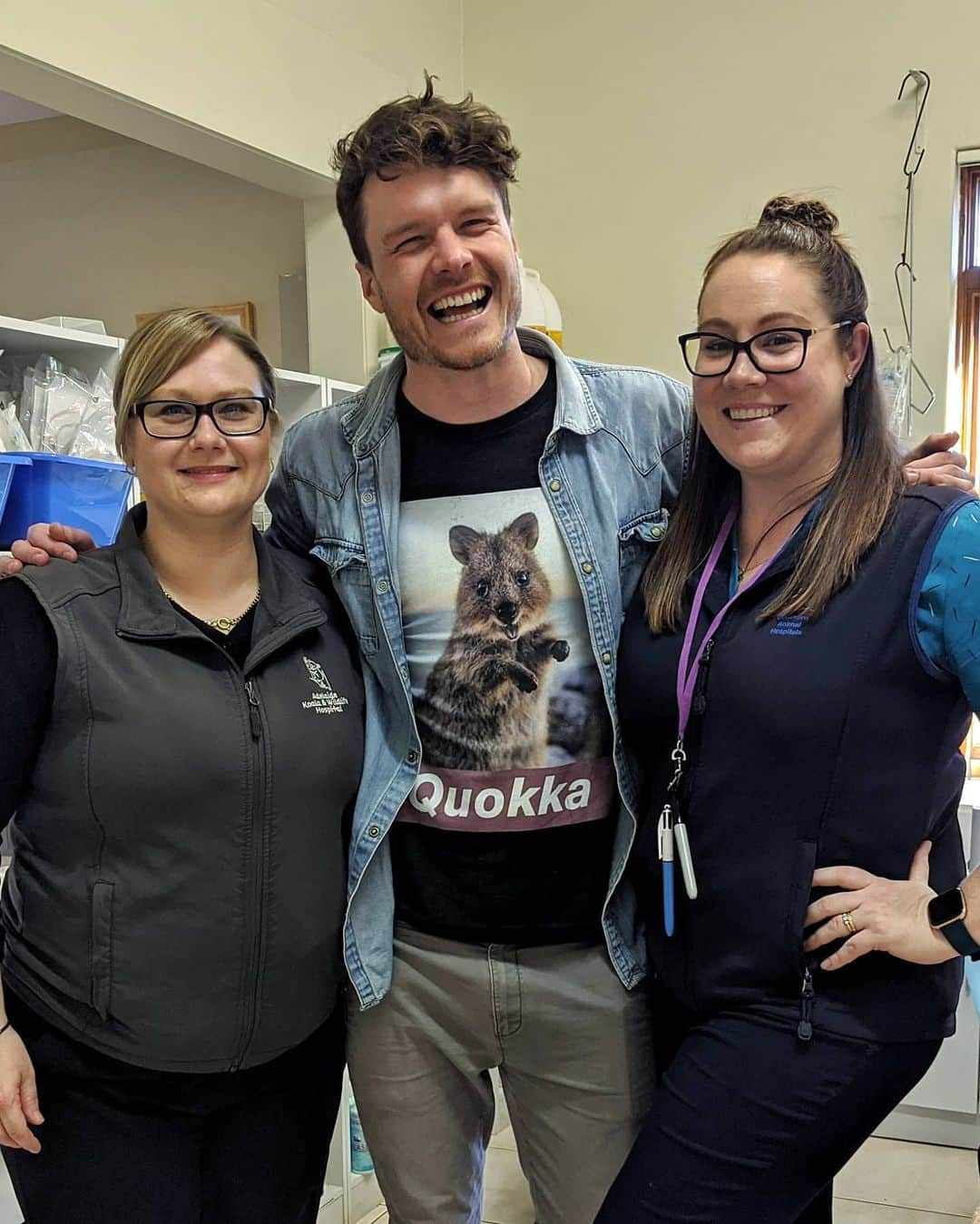 アラン・ディクソンさんのインスタグラム写真 - (アラン・ディクソンInstagram)「We surprised a wildlife vet with $1000 at the Adelaide Koala & Wildlife Hospital. Natasha has worked there for 12 years and put in countless voluntary hours ontop of her full time work. The money will go to various needs for the wildlife hospital that provides free surgery and services for wildlife in Adelaide. Hopefully it helps a bit. 🐨⁣ ⁣ Also they need volunteers, so if you ever come to Adelaide reach out to them email and say that you're interested because they can always use some hands to help. Check out www.akawhospital.org.au to join them. Great experience, I might go back and give some time myself.⁣ ⁣ Check out my stories for more of the koala Pamela. She was found on the side of the road, looked malnourished so a kind person picked her up and brought her to the hospital for help. Pamela will be ok, she just needs time to regain her strength and will be released back into the wild. ⁣ ⁣ #koala #australia #koalas #koalabear #koalalove #wildlife #animals #koalasofinstagram #nature #koalabears #cute #babykoala #koalababy #wildlifehospital #australiananimals #koalalife #love #savethekoala #australianwildlife #savethekoalas #animal #koalarescue #koalafreak #animallovers #koalasgram #koalasanctuary #animalphotography #koalafanworld #animalwelfare」8月30日 20時14分 - daxon