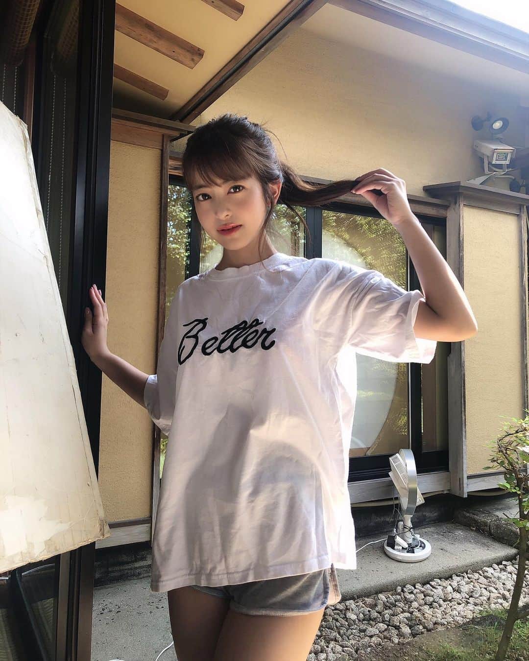 桜もこさんのインスタグラム写真 - (桜もこInstagram)「やほやほ💕  #ポニーテール　#tシャツ #カジュアル　#撮影　#ショーパン　#太もも　#可愛くなりたい　#綺麗になりたい　#japanesegirl #japanesemodel #instagram」8月30日 20時25分 - mokochan319