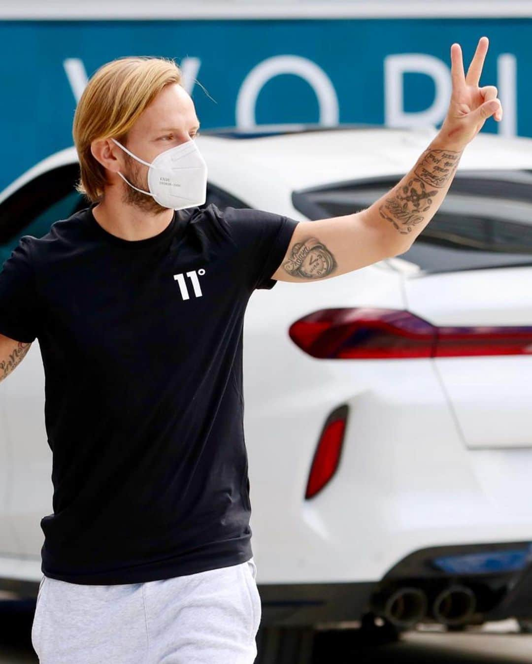 イヴァン・ラキティッチさんのインスタグラム写真 - (イヴァン・ラキティッチInstagram)「😷😷😷 #ivanrakitic」8月30日 20時26分 - ivanrakitic