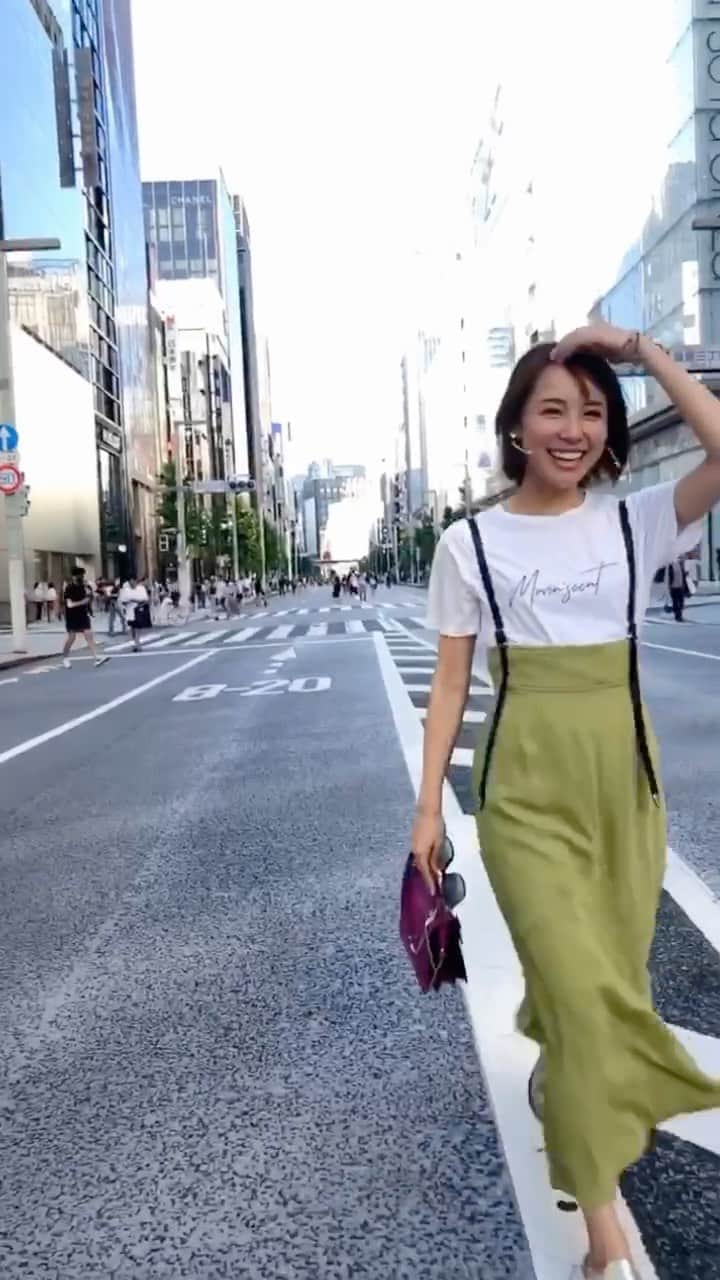 のインスタグラム：「. 部屋着ボサ頭がひどすぎる件。 しかしこれが現実🤦🏻‍♀️ 　 　 前回のリールに続き、 どうしてもラクしたい女シリーズです🧏‍♀️ こんなふうに運んでもらえたら どんなにいいことか。 ぐーたら女子の思いがつまった動画です。 　 tops ▶︎ @babylone.official skirt ▶︎ @studious_official 　 　 #reel #reelideas #移動 #瞬間移動 #リール #reels」