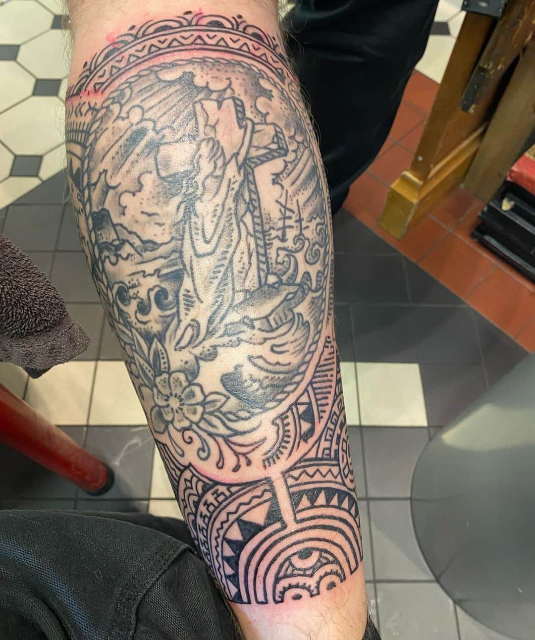 アムステルダム・タトゥー・ミュージアムのインスタグラム：「Some old some new on #bluehearttattootc」
