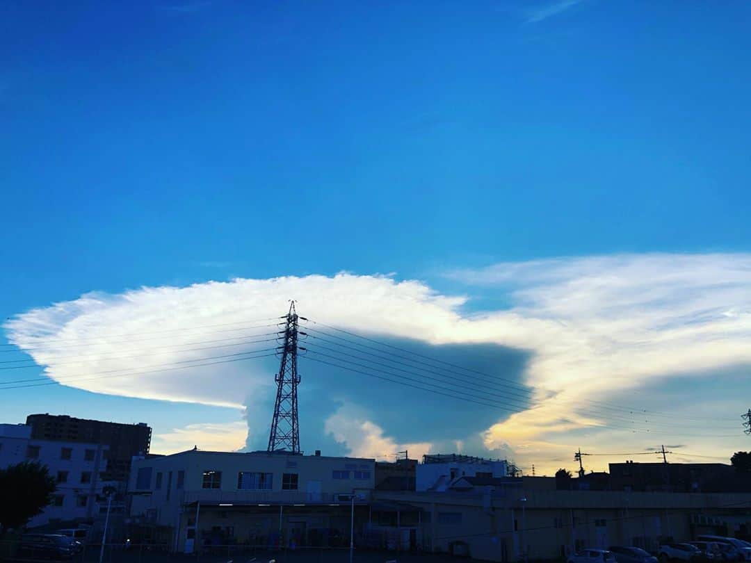 吉永実加さんのインスタグラム写真 - (吉永実加Instagram)「かなとこ雲」8月30日 20時45分 - mika.yoshinaga