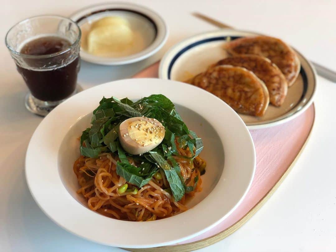 イユエリンのインスタグラム：「오늘은 비빔국수닷 #다들힘내요」