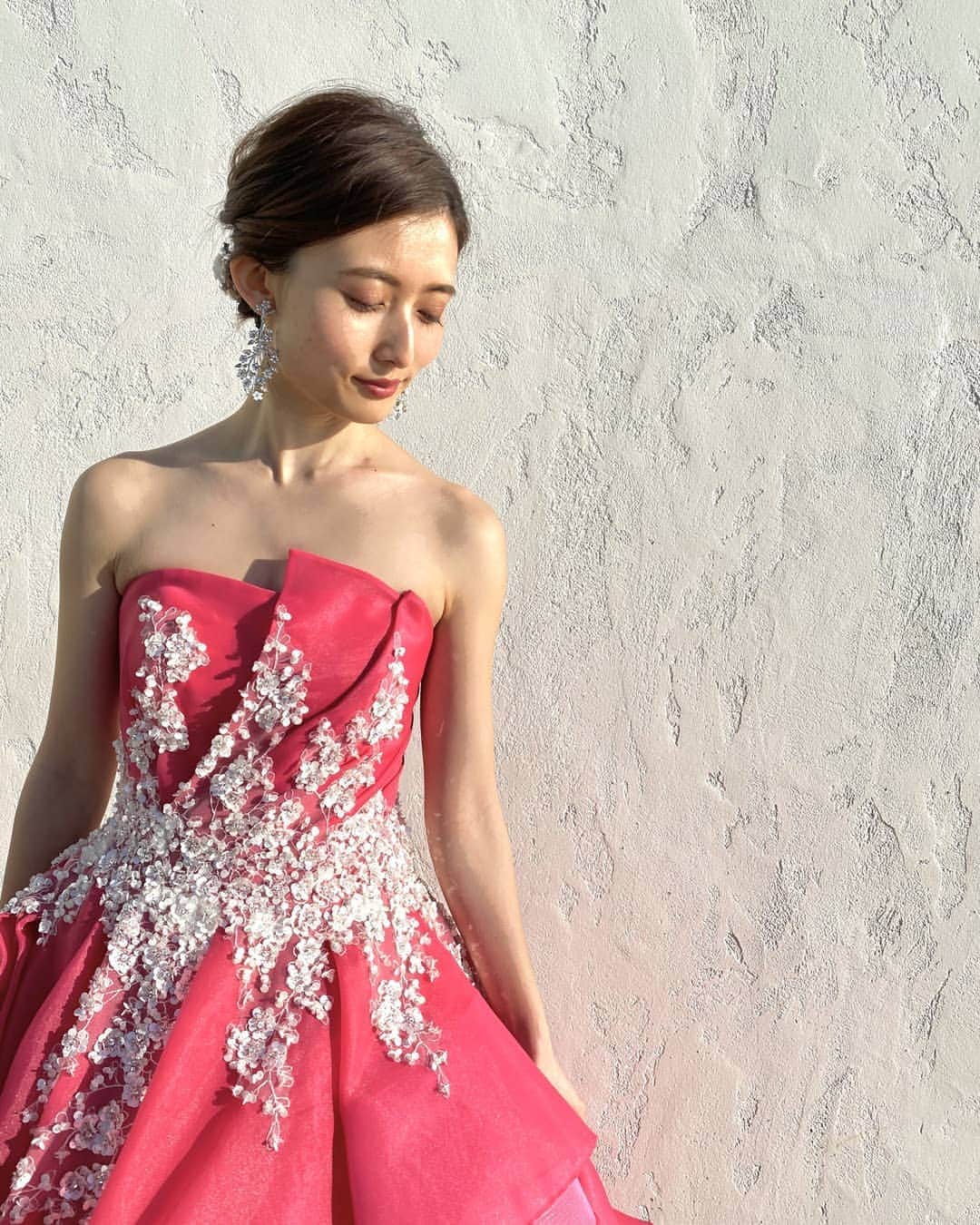 Dresses (ドレッシーズ)さんのインスタグラム写真 - (Dresses (ドレッシーズ)Instagram)「Leaf for Brides(リーフフォーブライズ)のカラードレスで可愛いらしい花嫁さまに✨ コーディネートのポイントや詳細は @dresses_weddingdressホーム画面URLへ。⠀ ---------------------------------------- ⠀⠀⠀⠀⠀⠀ カラードレス:04-10766 ドレスブランド: @leafforbrides ヘッドアクセサリー:05-8645 イヤリング:07-8742⠀⠀⠀⠀ こちらは @thesweetcollection_by_juno でお取り扱いのあるドレスです。 その他の @leafforbrides は #leafforbrides_dresses よりご覧いただけます。⠀ ⠀ ⠀⠀⠀ ドレスのお問い合わせは@dresses_weddingdress にDM💌 Dresses割引ございます。 ※諸条件あります お気軽にお問い合わせくださいませ。 ------------------------- ドレスは絶対に後悔したくない方の為の結婚式場紹介サービス始めました！  #ドレス選びから始める結婚式場探し @dresses_weddingdress のInstagramに掲載している #antonioriva や #mirazwillinger など、インポートウェディングドレスがお得になります✨ おしゃれな花嫁様のための式場紹介サービスです♡  紹介会場一覧▶@dresses_weddingdress Top のURLより Instagram▶ @dresses_concierge  ドレスを後悔したくない方、好きなドレスをお得に着たい方、DM にてお気軽にお問い合わせください♡  #ピンクドレス#leafforbrides #リーフフォーブライズ #お色直しドレス#暖色系ドレス#ドレス迷子#ドレッシーズ#プレ花嫁#運命のドレス#運命のカラードレス #ワーキング花嫁#アラサー花嫁#30代花嫁#大人花嫁#신부# #리허설촬영 #weddingdress #bridal #新娘#婚宴#2021夏婚#2021冬婚#2021春婚#プレ花嫁さんと繋がりたい#全国の花嫁さんと繋がりたい ⠀ ⠀⠀⠀⠀⠀⠀⠀ ⠀⠀⠀⠀⠀⠀⠀⠀⠀⠀⠀⠀⠀」8月30日 20時55分 - dresses_weddings