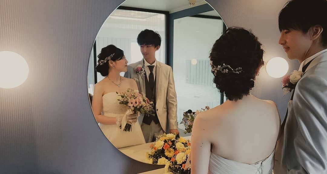 富山第一ホテルウェディングさんのインスタグラム写真 - (富山第一ホテルウェディングInstagram)「お支度はスイートルーム✴️  笑顔と涙に包まれたとっても素敵な結婚式でした🔔  ずっとずっとお幸せに！ おめでとうございます！  #富山#富山第一ホテル #ホテルウェディング #結婚式 #ブライダル#ウェディング #少人数婚 #少人数ウェディング #フォトウェディング #チャペル#挙式#披露宴 #両親に感謝 #ウェディングドレス #タキシード#新郎新婦 #教会式#スイートルーム #会場コーディネート  #結婚式準備#北陸花嫁 #プレ花嫁さんと繋がりたい」8月30日 20時58分 - bridal.toyama.daiichi