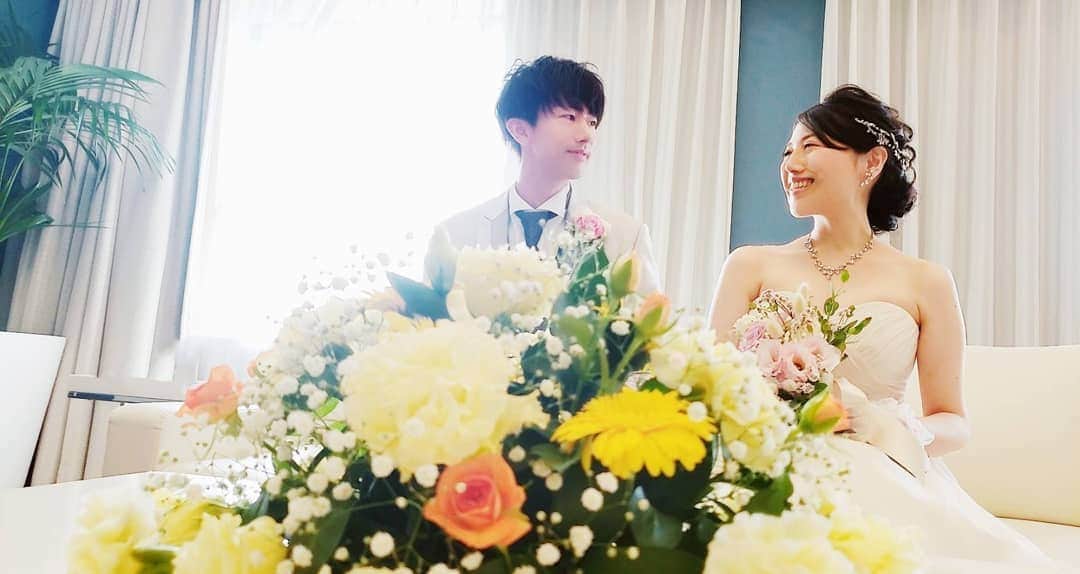 富山第一ホテルウェディングさんのインスタグラム写真 - (富山第一ホテルウェディングInstagram)「お支度はスイートルーム✴️  笑顔と涙に包まれたとっても素敵な結婚式でした🔔  ずっとずっとお幸せに！ おめでとうございます！  #富山#富山第一ホテル #ホテルウェディング #結婚式 #ブライダル#ウェディング #少人数婚 #少人数ウェディング #フォトウェディング #チャペル#挙式#披露宴 #両親に感謝 #ウェディングドレス #タキシード#新郎新婦 #教会式#スイートルーム #会場コーディネート  #結婚式準備#北陸花嫁 #プレ花嫁さんと繋がりたい」8月30日 20時58分 - bridal.toyama.daiichi
