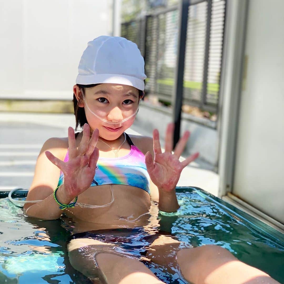 yukiさんのインスタグラム写真 - (yukiInstagram)「おはようございます。﻿ ﻿ せっかく大きなプールがあるのに、﻿ ちっちゃいやつに無理矢理入って﻿ もはや、プールじゃなくてお風呂🛁笑﻿ ﻿ 夏休みが終わっちゃう〜﻿ ﻿ #ずっと休みならいいのに﻿ #目覚ましなしの朝﻿ #ダサいスイミングキャップ﻿ #なぜこれを﻿ #milka」8月31日 7時50分 - milkayuki