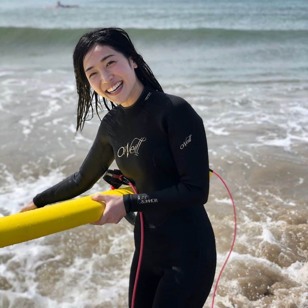 佐藤美樹さんのインスタグラム写真 - (佐藤美樹Instagram)「. 正解は・・サーフィン🏄‍♀️でした〜ﾊﾟﾁﾊﾟﾁｰ . 正解者多数☺️ありがとうございます。 海風がとても気持ち良く、沢山ぷかぷかしました。波乗りも少し🏄‍♀️🏄‍♀️ ・～・～・～・～・～・～・～・ #海  #サーフィン  #サーフィン初心者  #朝活  #サーフボード  #今年  #初海  #休憩中  #ウエットスーツ  #初体験  #夏の思い出  #2020夏  #お出かけ  #お休み  #アクティブ  #佐藤美樹 #sea  #instagood」8月31日 7時50分 - satomiki0224