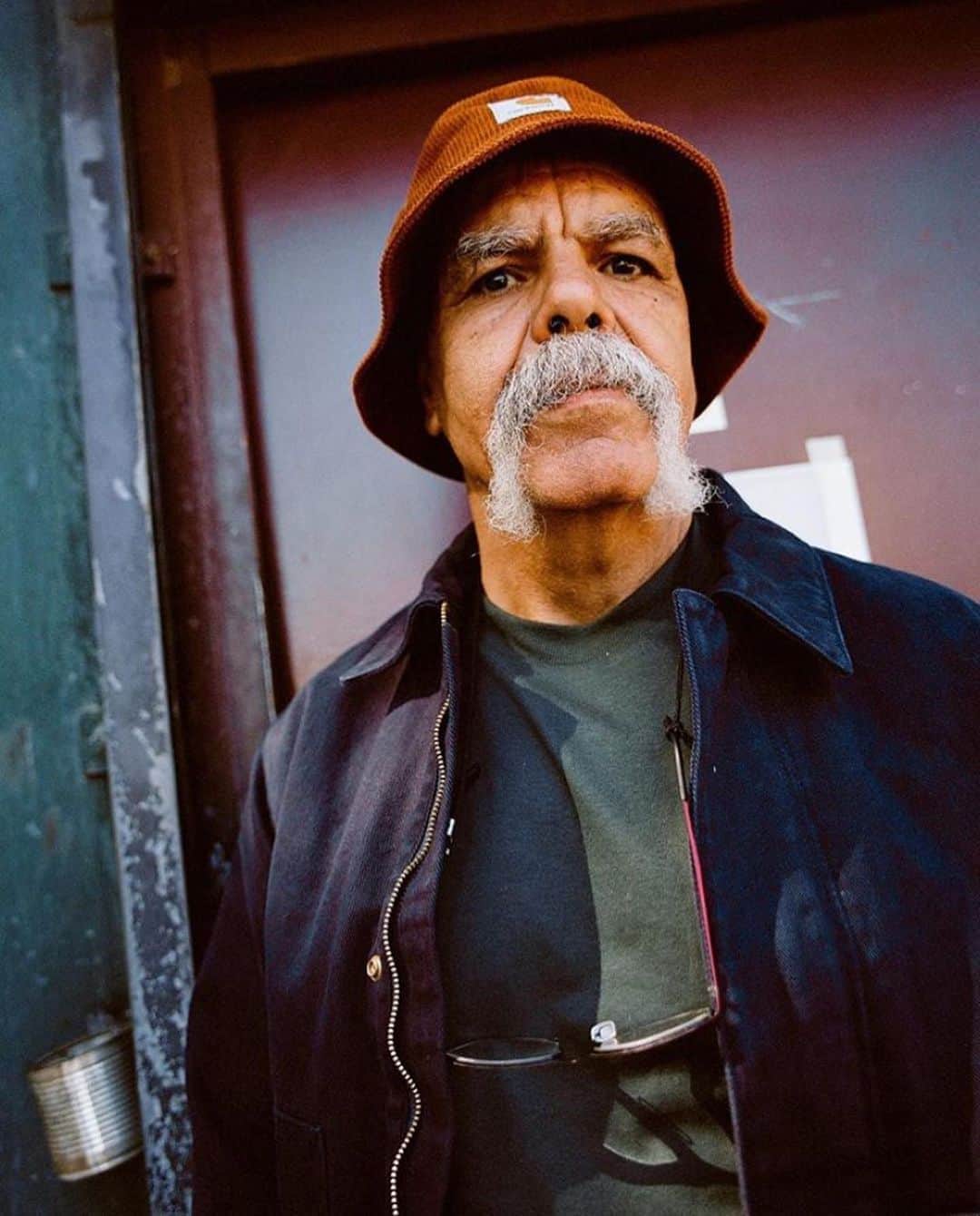 カーハートのインスタグラム：「F/W20 Icons Standard.  With a focus on classic Carhartt WIP pieces executed in new tactile fabrics, New York photographer @joshuawoods spotlights various facets of the brand’s new season collection.  F/W20 icons in new fabrics available in stores and online at carhartt-wip.jp  📸 @joshuawoods Styling: @monsieurwolf  #CarharttWIP」