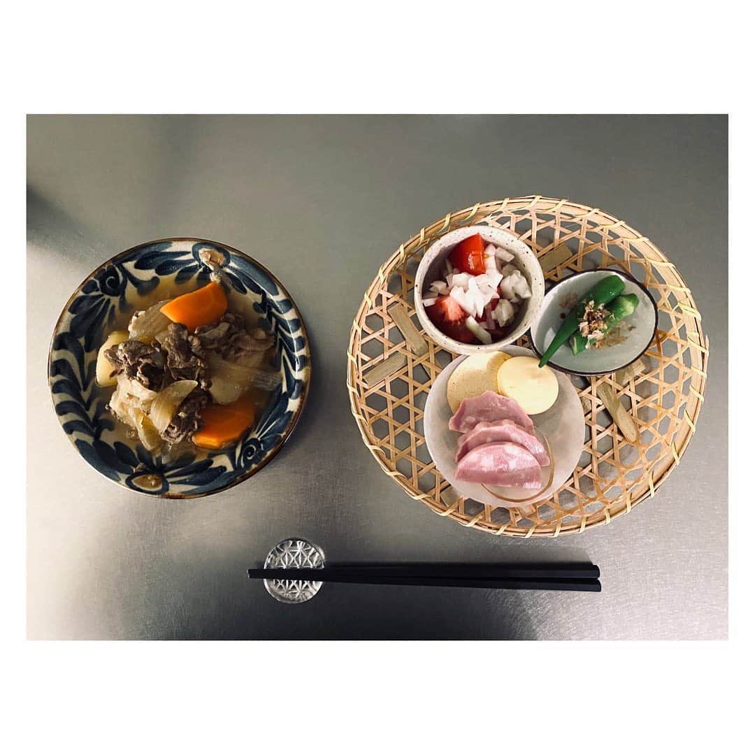 のインスタグラム：「@nagi_meshi  ・・・・・・・・・・・・・・・・・・・・・・・ #nagimeshi #dinner #肉じゃが #オクラ #明宝ハム @meihoham #トマト #おうちごはん #foodporn #vegetable #l4l #f4f #lifestyle #home #thanks」