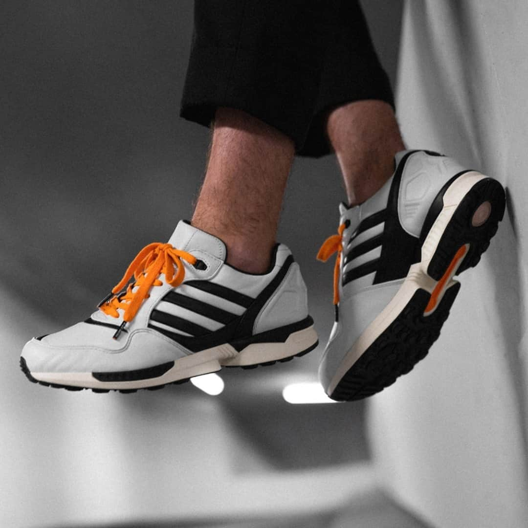 Sneaker Newsさんのインスタグラム写真 - (Sneaker NewsInstagram)「The Juventus x adidas ZX6000 is officially dropping this week at select adidas retailers globally. What's been your favorite from the brand's A-ZX series thus far? Hit the link in our bio for a store list.」8月31日 7時01分 - sneakernews