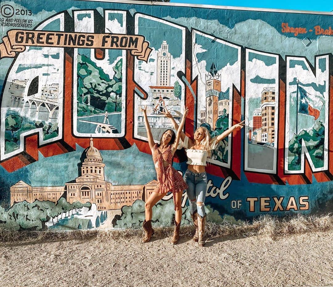 Kindly Myersのインスタグラム：「Keeping Austin weird」