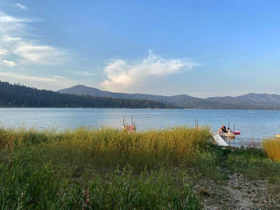 アリシア・デブナム・キャリーさんのインスタグラム写真 - (アリシア・デブナム・キャリーInstagram)「Big Bear in August. 🌾」8月31日 7時10分 - alyciajasmin