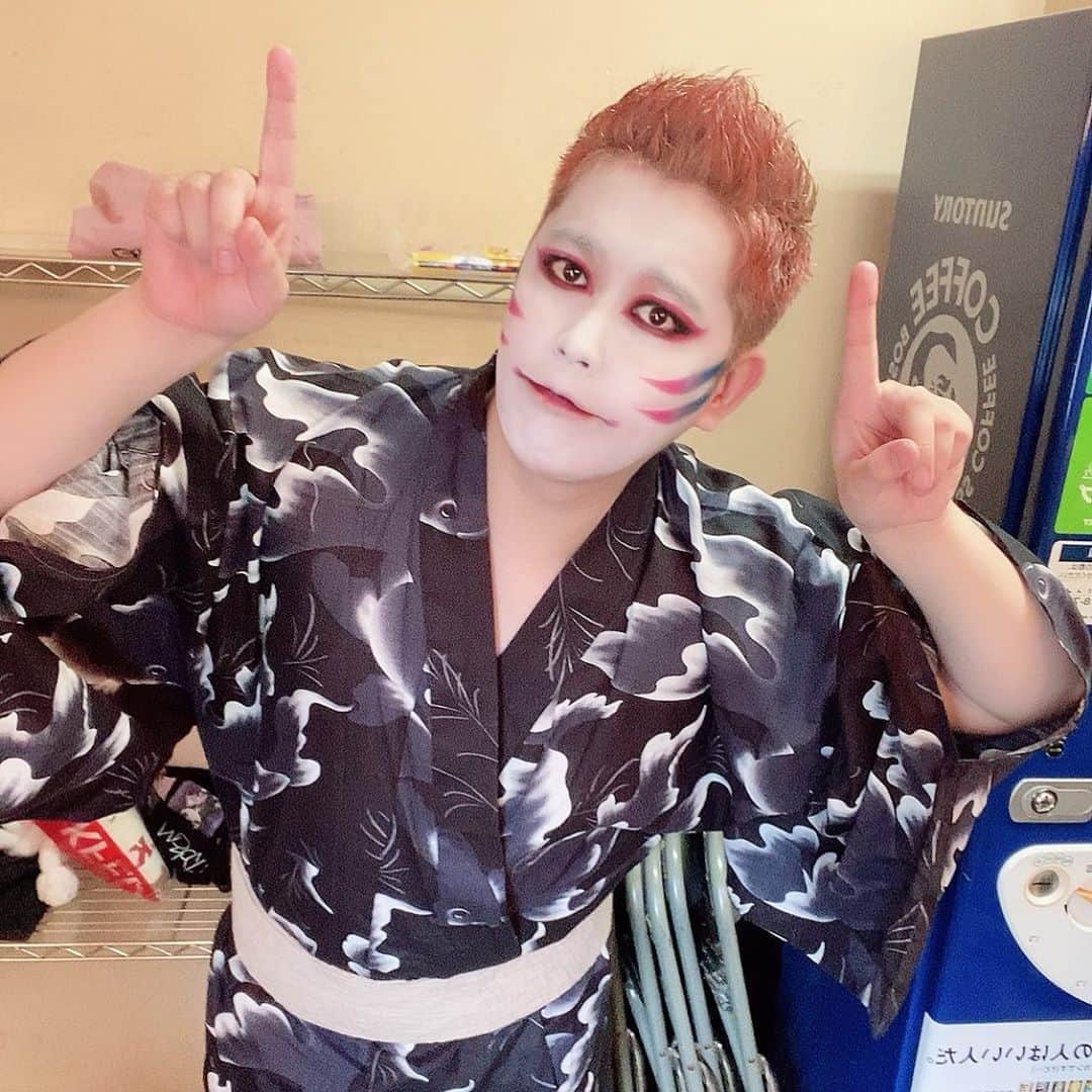 たっしーのインスタグラム：「はちがつさいしゅうび♻️ ＊ #モノクローン #虹色担当 #たっしー #アイドル」