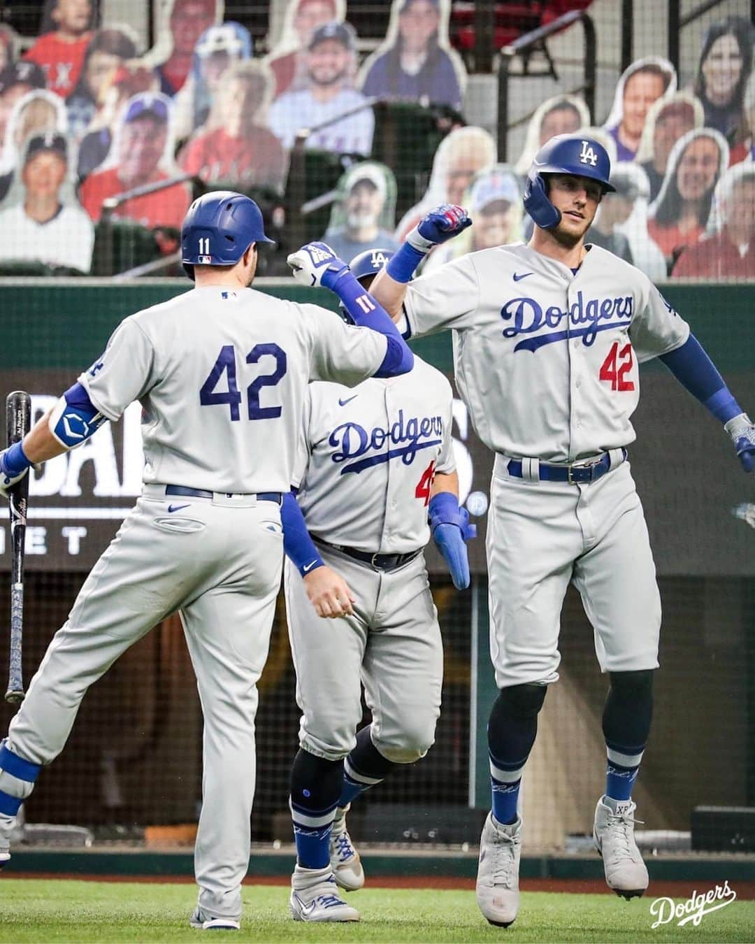 Los Angeles Dodgersさんのインスタグラム写真 - (Los Angeles DodgersInstagram)「42. ⁣ ⁣ Take a look at some of our favorite photos from this weekend honoring Jackie Robinson. #Jackie42」8月31日 7時40分 - dodgers