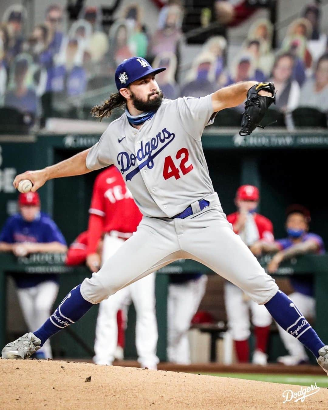 Los Angeles Dodgersさんのインスタグラム写真 - (Los Angeles DodgersInstagram)「42. ⁣ ⁣ Take a look at some of our favorite photos from this weekend honoring Jackie Robinson. #Jackie42」8月31日 7時40分 - dodgers