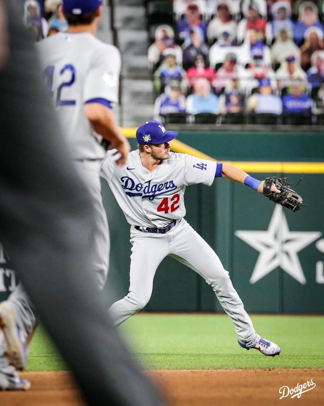 Los Angeles Dodgersさんのインスタグラム写真 - (Los Angeles DodgersInstagram)「42. ⁣ ⁣ Take a look at some of our favorite photos from this weekend honoring Jackie Robinson. #Jackie42」8月31日 7時40分 - dodgers