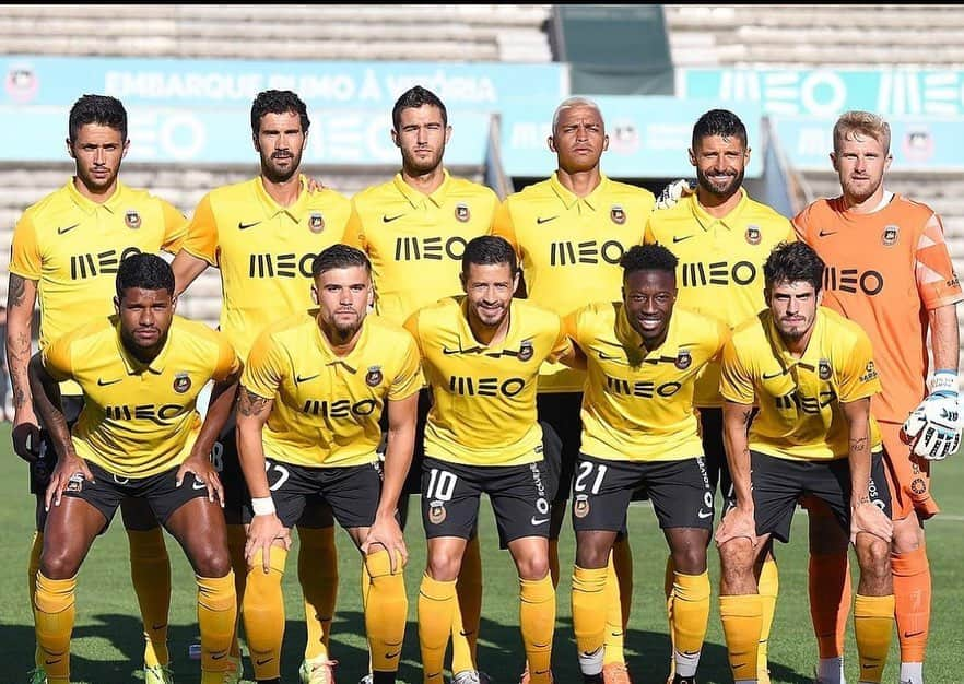 アデルラン・サントスのインスタグラム：「Primeiro jogo preparação!!! 💛💛💛💛💚💚 @rioavefc」