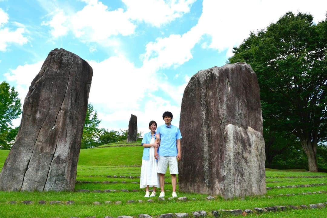 三浦絵里菜のインスタグラム：「写真を撮ってもらったよ💐  当日は曇り予報だったけど、しっかり晴れてばちばちに暑かったー☀️ でも楽しかったー☺️✨  服も揃えて、髪もキメて、自然の中で撮影出来たので満足だ😂  💇‍♀️hair make @mayugechas  📸photo @asamira.23   急に頼んだのに引き受けてくれてありがとうございました🙇‍♀️✨  #記念すべき写真」