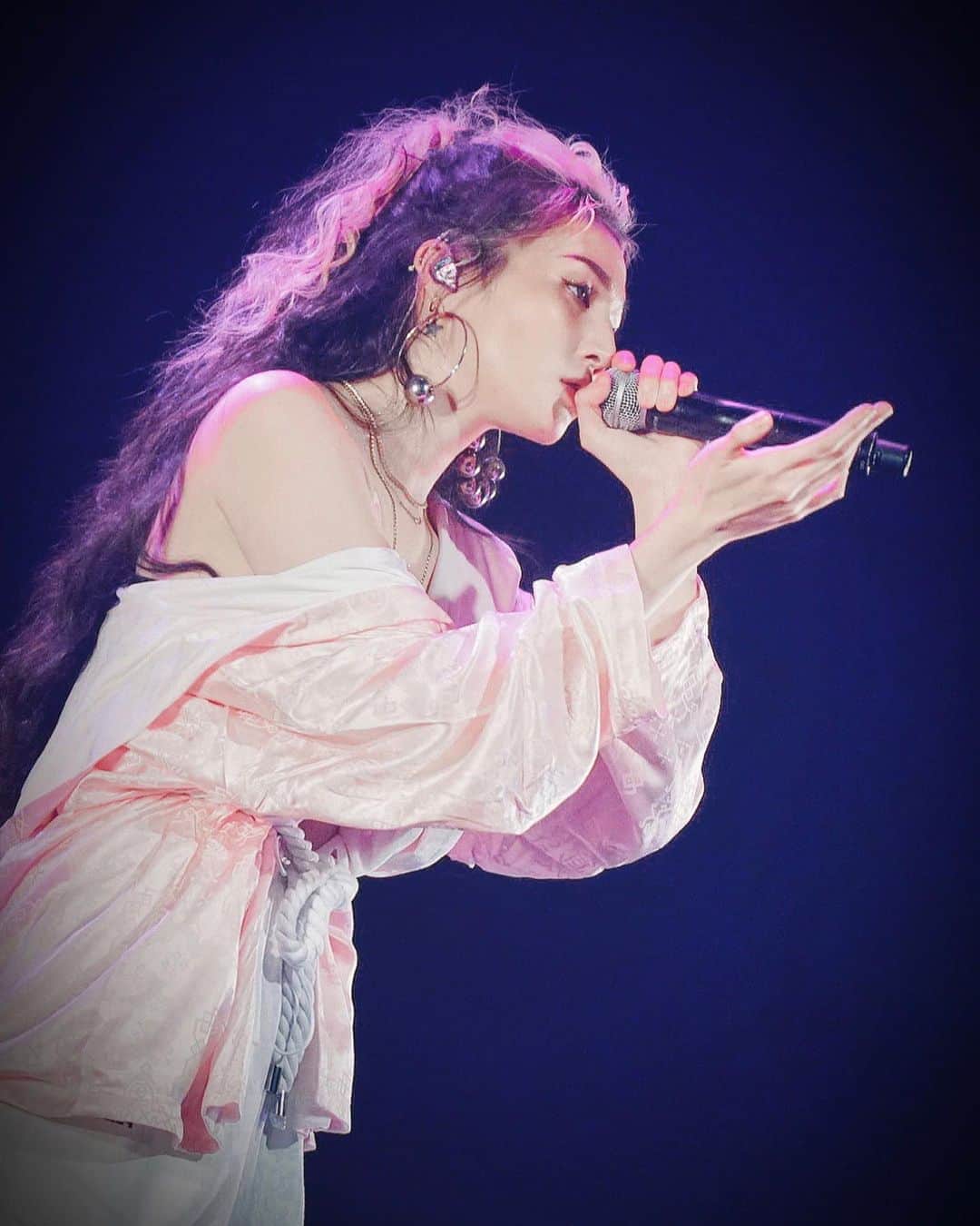 孫尤安（YoannaS）のインスタグラム：「#anation2020 @anation.official  @avex.asia   -Special thanks to @juicestore  @oneteaspoon_taiwan  @puma    Stylist: 吉兒 Hair: @evolrich @evolrich_evelyn  @tso_evolrich」