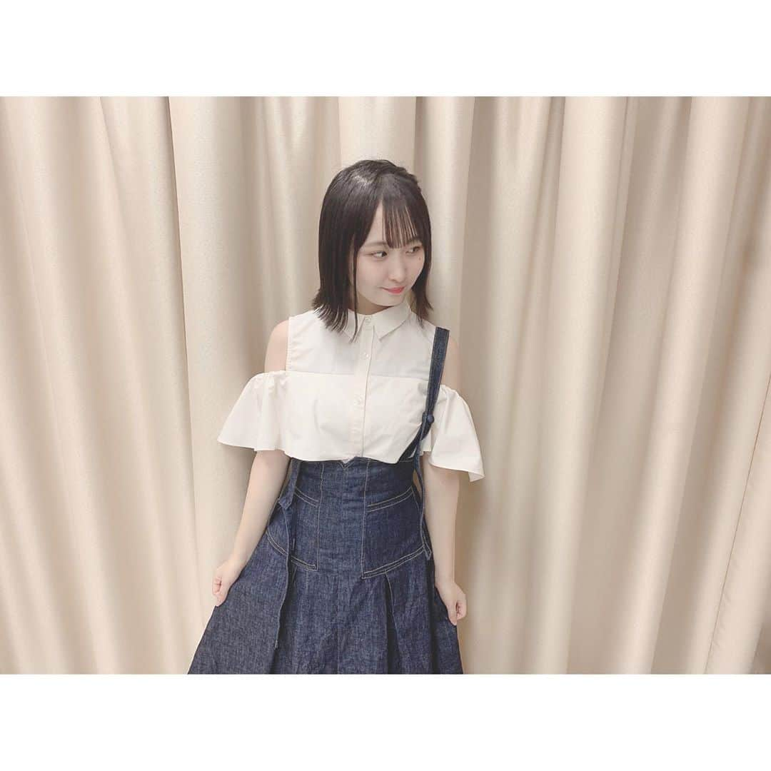 山邊歩夢さんのインスタグラム写真 - (山邊歩夢Instagram)「👗☺️💭 * * 昨日のお洋服 * ポイントは片方だけわざと肩につりを かけてないところです * * #あゆーで #私服 #お洋服 #コーティネート #コーデ #デニムスカート #肩出し #tittyandco」8月30日 22時58分 - ayuyamabe_official