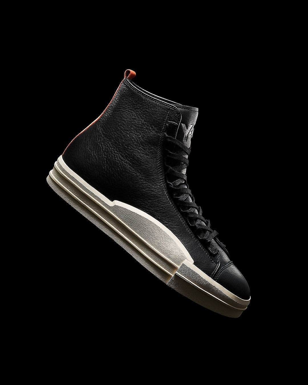 ワイスリーのインスタグラム：「Y-3 Yuben Mid. Y-3 Fall/Winter 2020 Collection. --- #adidas #Y3 #YohjiYamamoto Discover the collection at adidas.com/y-3」