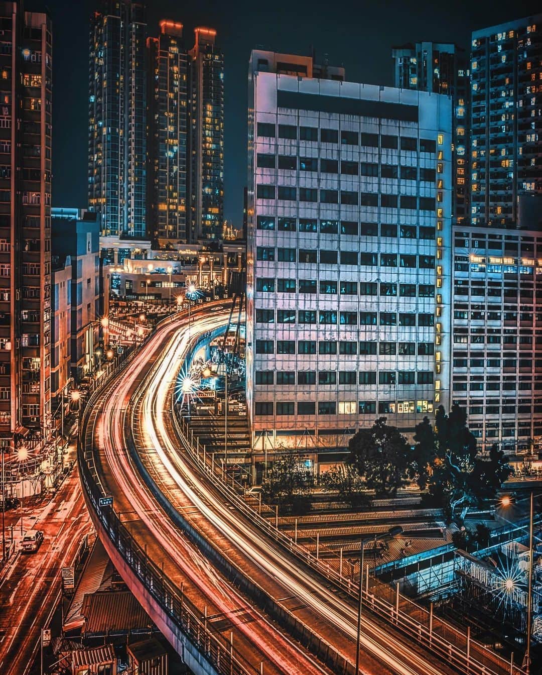 HAYAMI HANNAH ハナさん ど田舎のインスタグラム：「HK night 🇭🇰🚗🌃    #hayamihannah  #Picsofhk #香港 #Sonyimagegallery  #discoverhongkong #instameethk⁠ #awesomehongkong  #hongkongphotography⁠ #unlimitedhongkong  #exploringhongkong⁠ #hongkongstreets  #hongkongnight  #hkphotography ⁠ #hongkong  #hongkonglifestyle #Hongkonginsta  #hongkongstreetphotography⁠ #visualhongkong  #reframinghk  #travelphotography  #sonyimages #moodygrams⁠  #asianlens #letsguide #Eyeempohoto #アガる香港 #yourshotphotographer  #localiiz #capitalshooters #nightshooters」