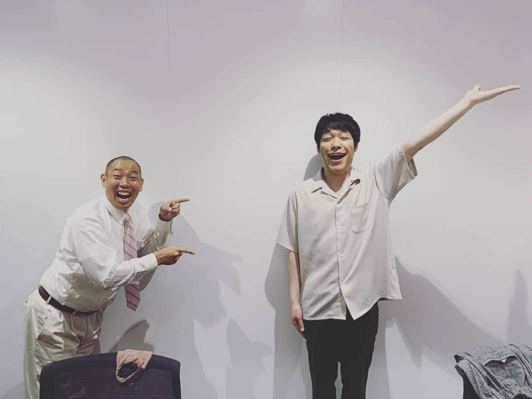 のインスタグラム：「『M-1グランプリ2020 一回戦前半総ざらい編 』M-1グランプリ公式YouTube ぜひチェックよろしくお願いします♪  予選一回戦の上位通過の芸人さんを予選のMCをさせてもらってる僕達目線でご紹介させてもらっています♪  #漫才 #abc朝日放送 #m1グランプリへの道 #m1グランプリ2020 #m1グランプリ #公式youtube #youtube #麒麟川島 さん#気絶 #レギュラー #あるある探検隊」