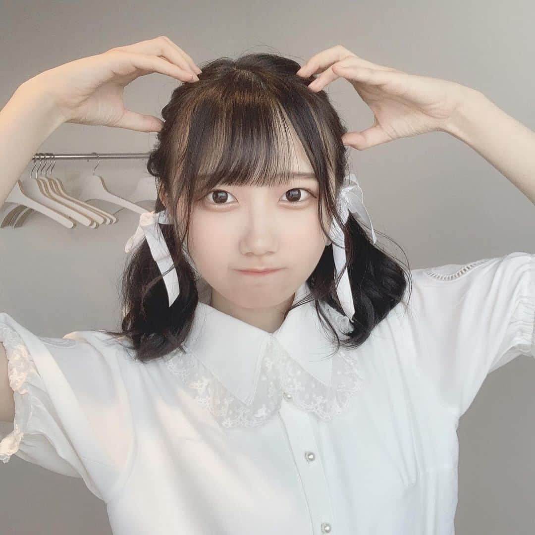 のインスタグラム：「ツインテールしたよ〜❣️❣️ . . . . . . . . . . . . . . . . #ツインテールアレンジ #ツインテール #ツインテール女子 #量産 #ツインテールリボン #白 #白リボン #リボン #リボンアレンジ #peeltheapple #ぴるあぽ」