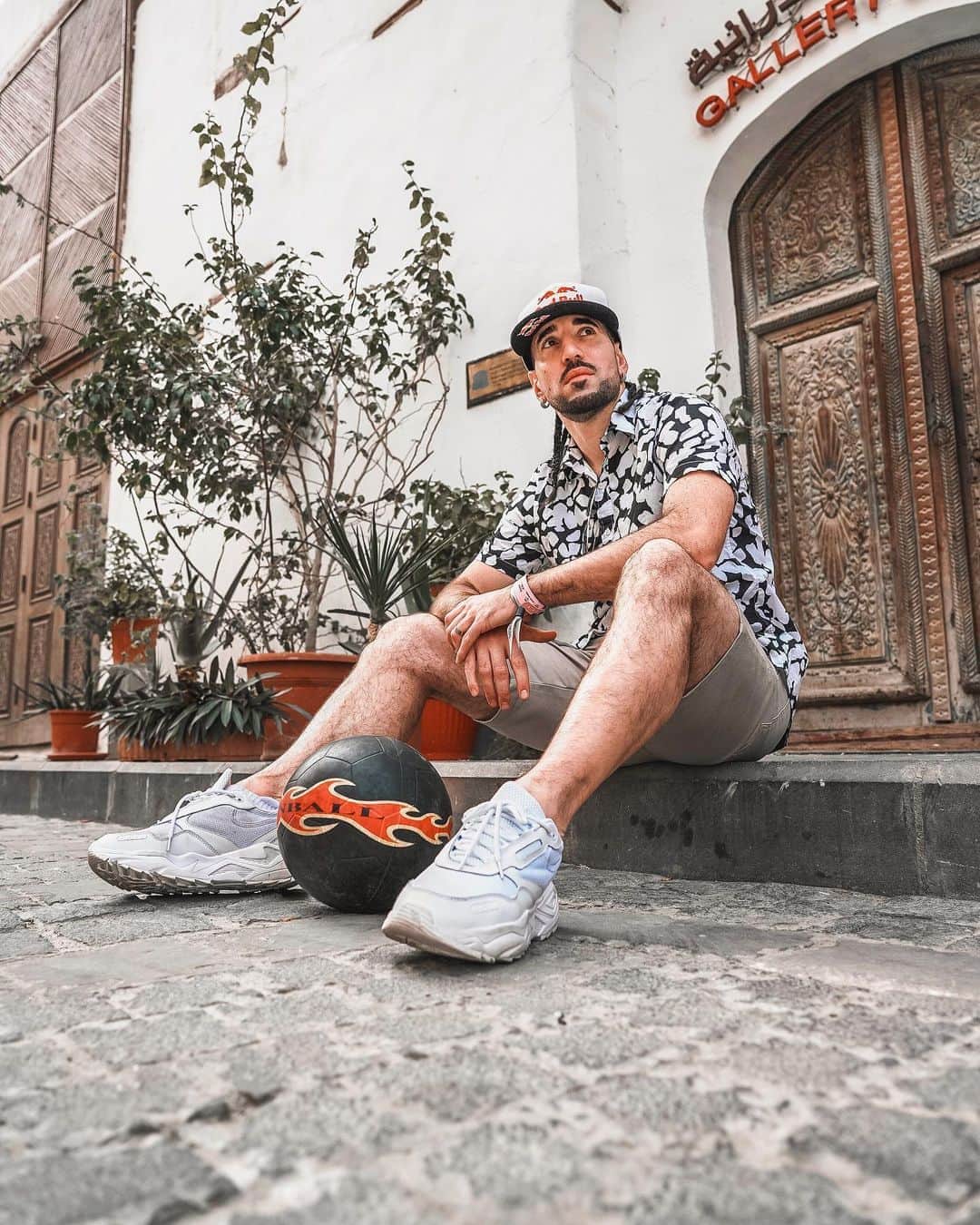ショーン・ガルニエのインスタグラム：「EVERY GREAT DREAM BEGINS WITH A DREAMER ! What’s your dream ?  I am planning 💭 🤔 🖊  📸 @bilal_beez  #seangarnier #seanfreestyle #urbanballer #motivation #plan #futur #dream」