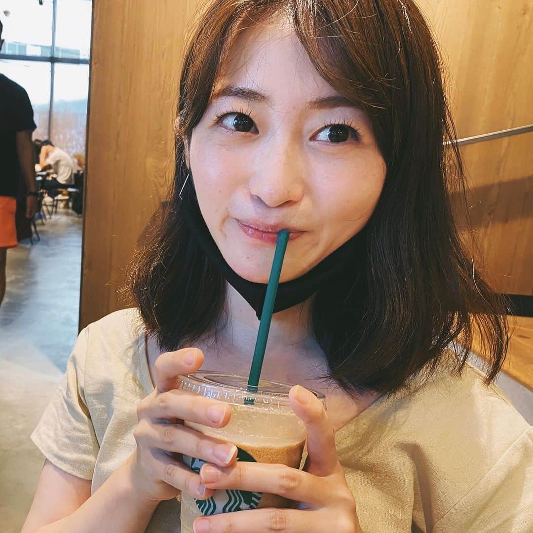 のインスタグラム：「久々のセルフィー投稿👀サイゼリヤで昼飲みをするという夢を実現できました！！ ㅤㅤㅤㅤㅤㅤㅤㅤㅤㅤㅤㅤㅤ まつ毛美容液がめっちゃ合うらしくて、まつ毛が伸び伸びて元気です😳 ㅤㅤㅤㅤㅤㅤㅤㅤㅤㅤㅤㅤㅤ スタバのわらび餅トッピング美味しすぎる😎 #セルフィー　#スタバ　#サイゼリヤ #顎の黒いのはマスク」