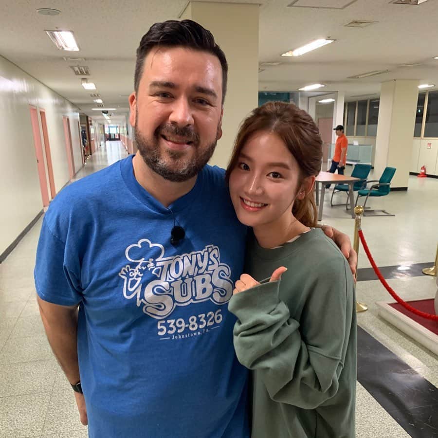サム・ハミントンのインスタグラム：「요즘 제가 제일 좋아하는 여배우 만났더니.. 영광 이였어요!  It was so cool getting to meet my favourite actress.」