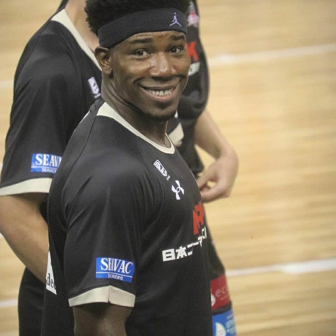 アイラ・ブラウンのインスタグラム：「It felt so good to play in front of fans again!! #fullheart #osakaevessa #platform #12seasonsstrong  #blessedbeyondmeasure #osakastrong」