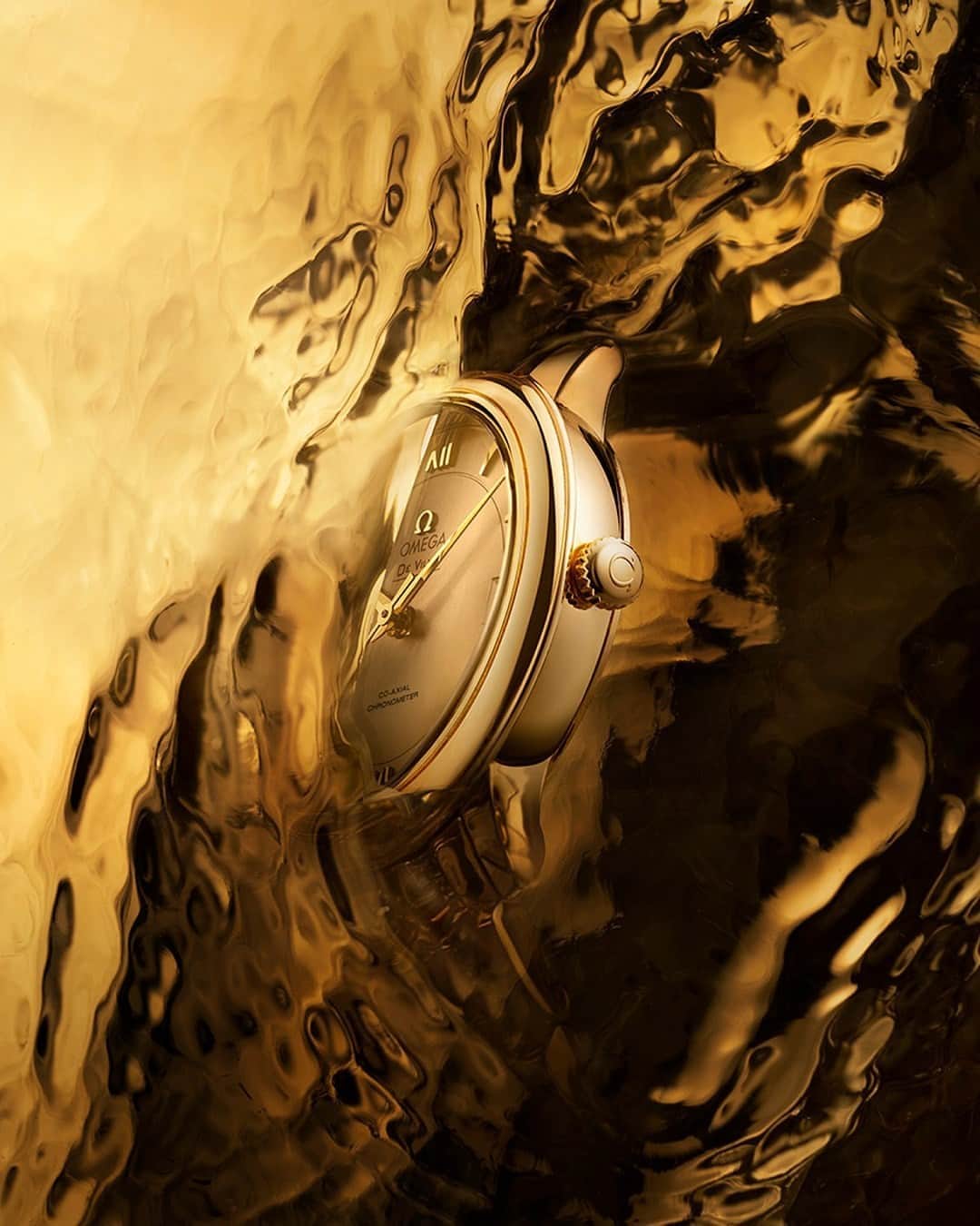 オメガさんのインスタグラム写真 - (オメガInstagram)「#DeVille Bathed in gold. The De Ville Prestige with two-zone champagne dial.」8月30日 23時38分 - omega
