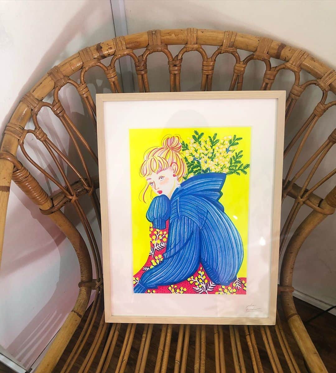 渡辺梨夏子さんのインスタグラム写真 - (渡辺梨夏子Instagram)「色づかいがとても好きで💐💐  都内で個展を開かれると知って、どうしても足を運びたかったんです。お花をテーマにしたイラストと空間が、どこを切り取っても好みすぎた〜♡ニシイズミさんと直接お会いできたのは、数年前のとあるイベント以来だったけど、相変わらず素敵な方だったな🕊✨  #イラストレーター #イラスト #illustration  #ニシイズミユカ #君と花」8月30日 23時33分 - riiiico462