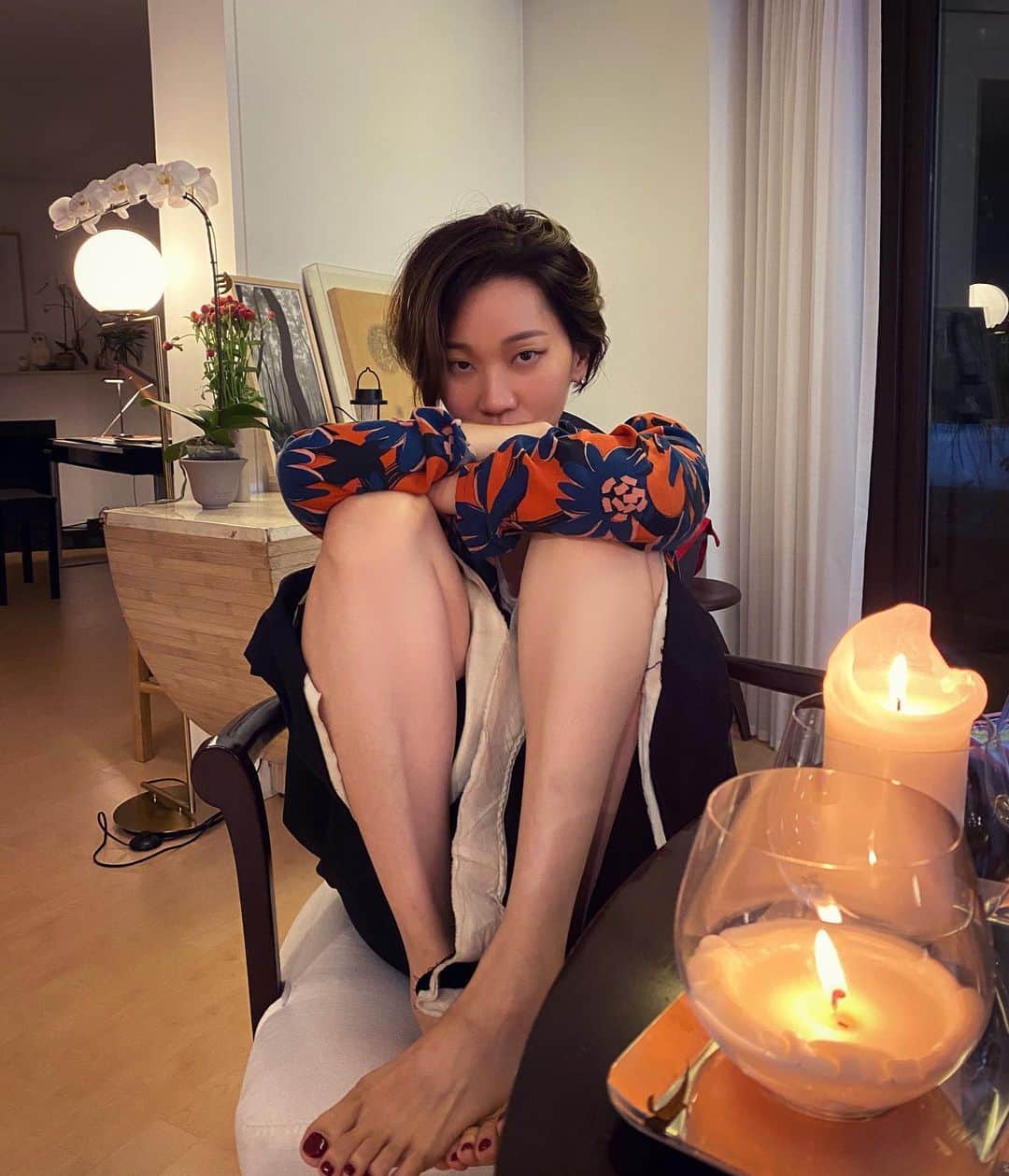 チャン・ユンジュのインスタグラム：「집 콕 주말. 💬▪️◾️◼️ #힘내자  #인내하자」