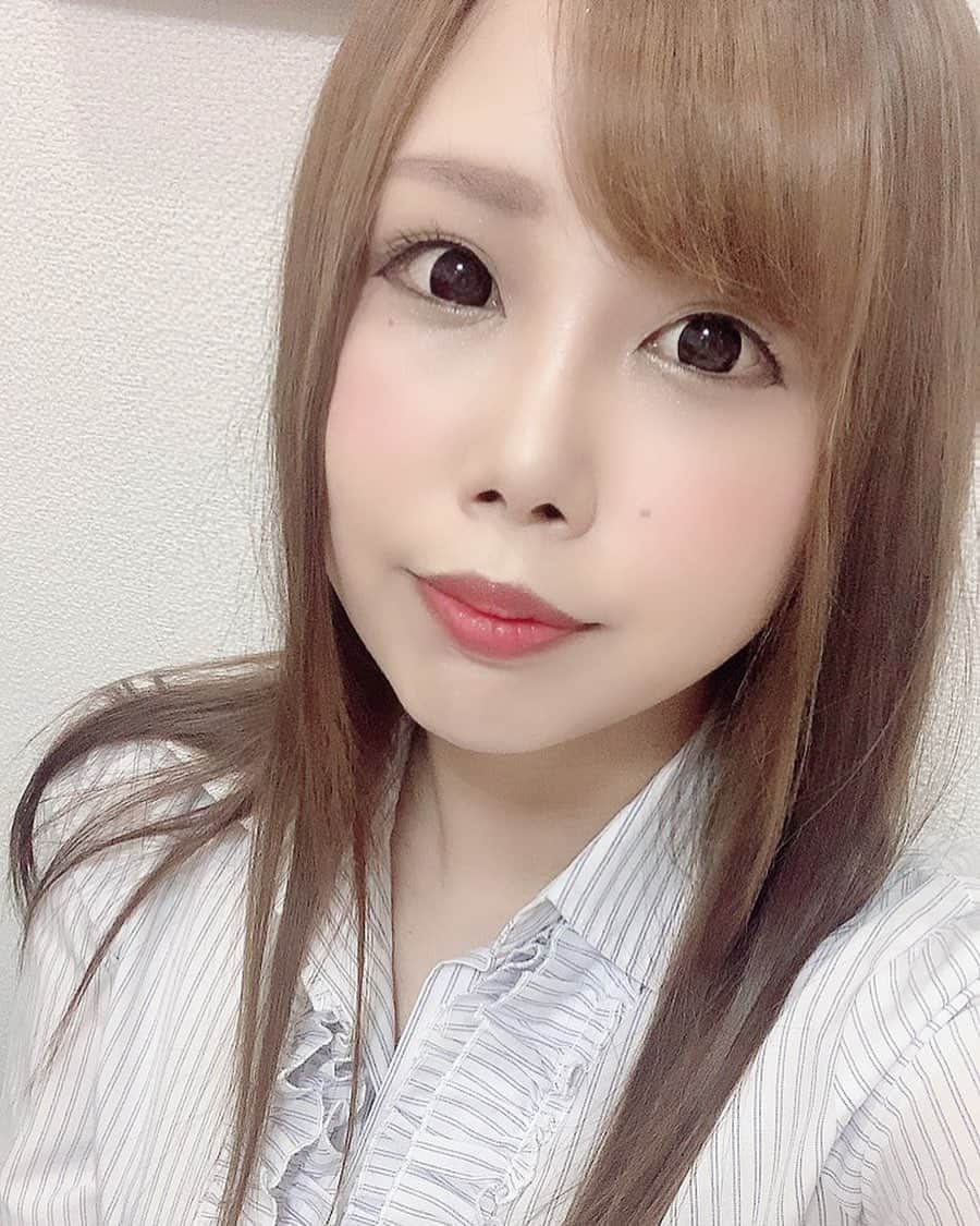 のインスタグラム：「撮影でOLさんの格好した時の📸 . . . #撮影　#自撮り　#セクシー女優」