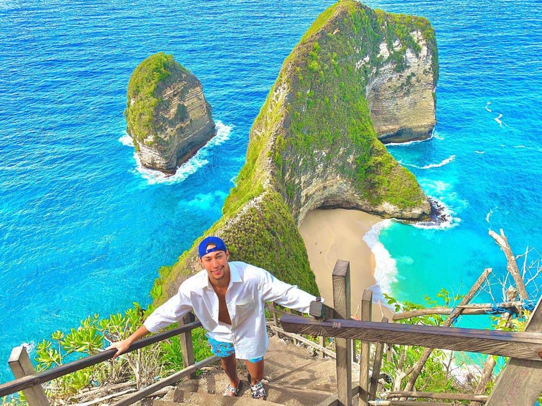 當間ローズのインスタグラム：「今日も昔の写真見ながら、海行きたいなーっ、なんて思った一日！🏖 行ける日を夢見て、明日からも頑張るぞ💪🕺  #ロコ-ロコ-ロコ #ラテンの貴公子  #ラテン  #ハーフ  #モデル #バチェロレッテ　#愛と筋肉のハイブリット #toumarose #singer #Artist #Model #Tokyo  #Brazilian #brasil  #italian #fashion #fitness #muscle #body #workout #sexy」