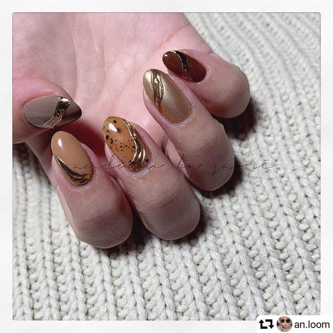 Icegel Nailさんのインスタグラム写真 - (Icegel NailInstagram)「가을이 왔어요! 고급미 뿜뿜 #아이스젤 #달마시안젤  1178 repost @an.loom ・・・ 🐅🐅🐅  monthly design  color change！！！❤︎  ﻿ ﻿ #anloom #アンルーン﻿ #仙台ネイルサロン　#ワンカラー﻿ #仙台 #sendai #ニュアンスネイル﻿ #カジュアルネイル #ゴールドネイル﻿ #うねうねネイル #スモーキーネイル﻿ #秋ネイル #ブラウンネイル﻿ #透け感ネイル #ヌーディーネイル﻿ #キャメルネイル #くすみネイル﻿ #ジェルネイル #個性派ネイル﻿ #アシメネイル #シンプルネイル﻿ #オフィスネイル #セルフネイル﻿ #nails #뷰티스타그램 #日式美甲﻿ #네일　#네일스타그램﻿」8月30日 23時47分 - icegelnail