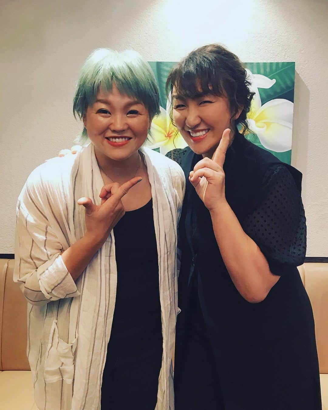 のインスタグラム：「先日、「Women’s Pro-Wrestling Assemble」の記者会見がありました。 あの、、あの、、！伝説の女子レスラー、北斗晶さんが呼びかけてくださって、女子プロレスがひとつにまとまって大会をやろうとしています。 以前からどうしたら女子プロレスはもっと力を合わせる事が出来るのか、ずっと考え続けていた私にとってはとても燃えるお話です。 まずはそれぞれの団体が提供試合を行うことになりますが、いずれは形が変わってくることもあるかもしれませんね…  私は全日本女子プロレス出身ではありますが、 入団時、北斗晶さんは引退という道を選ばれていたので、 同じ時を同じ団体で過ごしたことはありません。  諸先輩方に学ぶ事はとっても多いので、この機会にまた沢山のことを学ばせていただきたいです！  というか、既に学ばせていただいてます！（←常に成長中😂  あぁ 昔ファンの時夢中で北斗晶さんの自叙伝読んでた私に今のことを言ってあげたいよ。。笑笑 ・ とにもかくにも、チケット発売は始まっています！ SEAdLINNNGのチケット予約フォームで買えますのでぜひ応援お願いします！！ ・ ・ ■イベントの目的 新型コロナウイルスとの共存を余儀なくされた現状でプロレス団体は集客も難しい中、個々の団体でプロレスをやっていくよりも、今こそ力を合わせて一つの大会を開催し、すべての選手がより多く活躍出来る場を生み出していく。 ・ ■	イベントの概要 大会名「Women’s Pro-Wrestling Assemble」 【ASSEMBLE】の意味は 集合、組み立てる など…  女子プロレス団体が集まり、女子プロレスの生き残りをかけて力を合わせ闘って行く。 ・ 「Women’s Pro-Wrestling Assembleは女子プロレス界の向上の為の組織であり、通常興行の「ASSEMBLE」と「Up-and -Coming Edition（スター候補選手）」「Hall of Fame Edition（スーパースター殿堂入り選手）」の３つのパターンで試合を行う。  ・  ★★台東区上野恩賜公園野外ステージの試合が決定★★ １０月１日（木）　　試合開始時間１７：００（１６:0０開場） ・ REDエリア（自由席）　５５００円〜SOLOUT〜 BLUEエリア（自由席） ４５００円 YELLOWエリア　（自由席）３５００円 ・ SEAdLINNNGのチケット予約 http://seadlinnng.com/ticketformにて発売中！  ・ #SEAdLINNNG #Assemble #北斗晶　さん #高橋奈七永 #記者会見 #女子プロレス #プロレス #全日本女子プロレス」